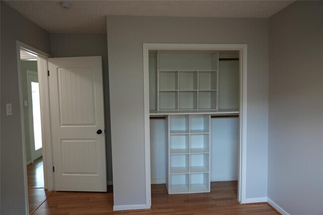 Building Photo - 17115 Kings Walk Ln