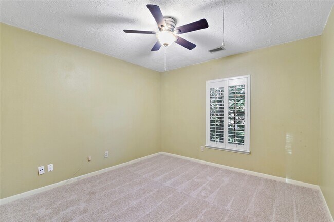 Building Photo - 9811 Arrowgrass Dr
