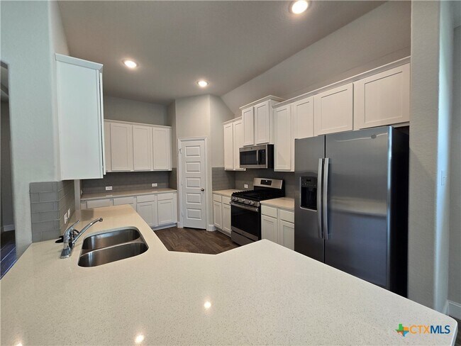 Building Photo - 1324 Spring Row St