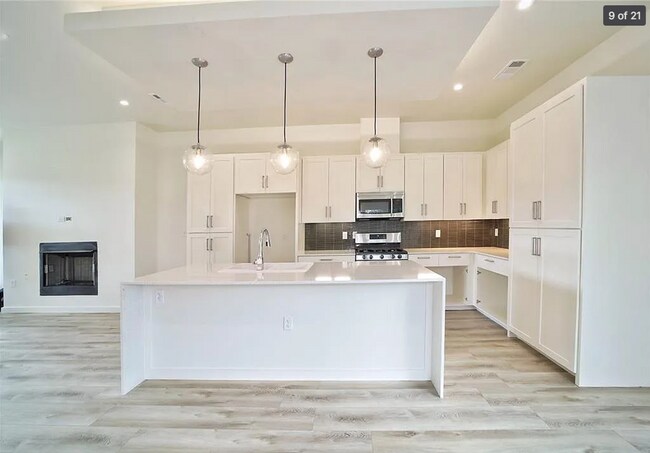 Building Photo - 313 College Ave