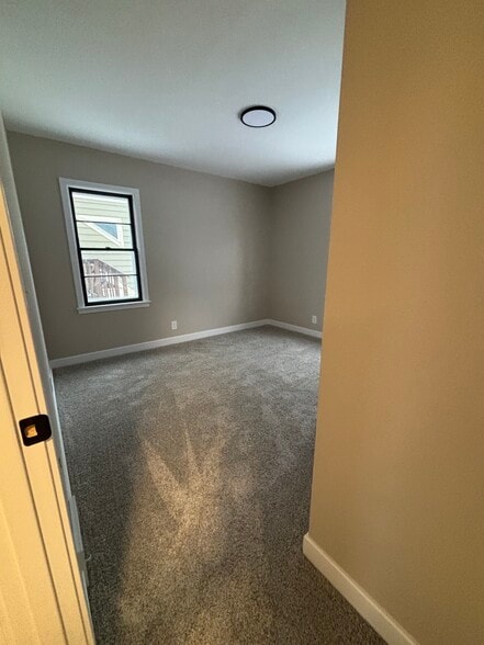 Main Level Bed (#2) - 583 Cromwell Ave