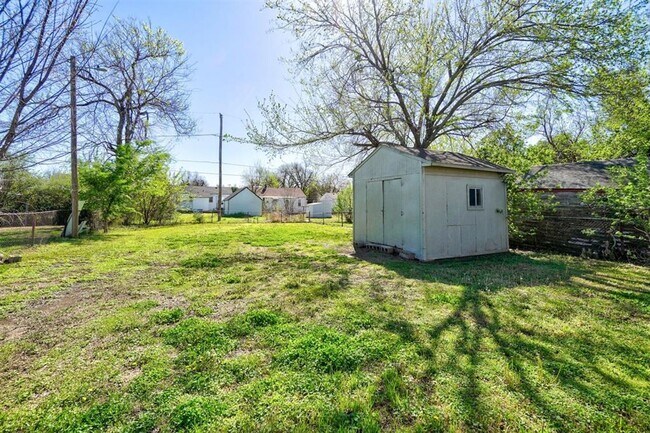 Building Photo - 2132 N Kelham Ave