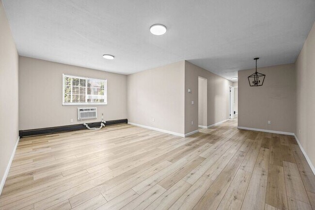 Building Photo - 35 Oakmount Ave