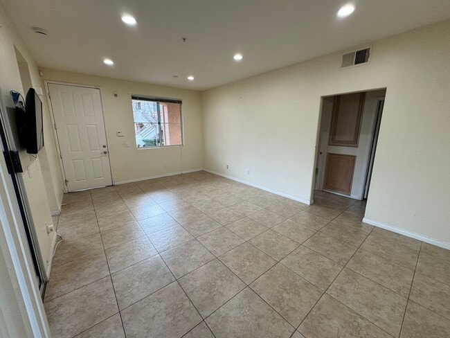 Building Photo - 2 Bedroom First Floor Condo in Rancho San Diego