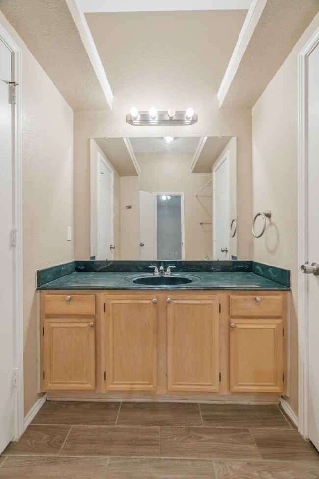 Building Photo - 203 Cain Dr