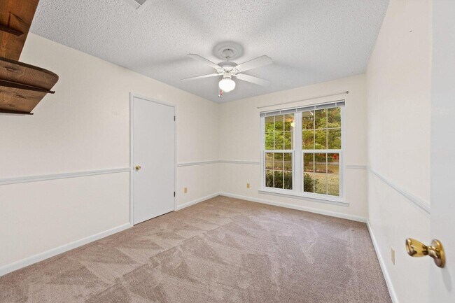 Building Photo - 122 Beach Dr