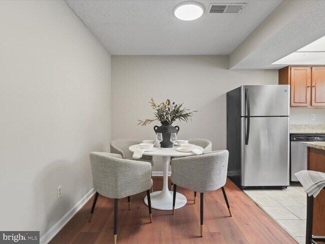 Building Photo - 12105 Green Leaf Ct