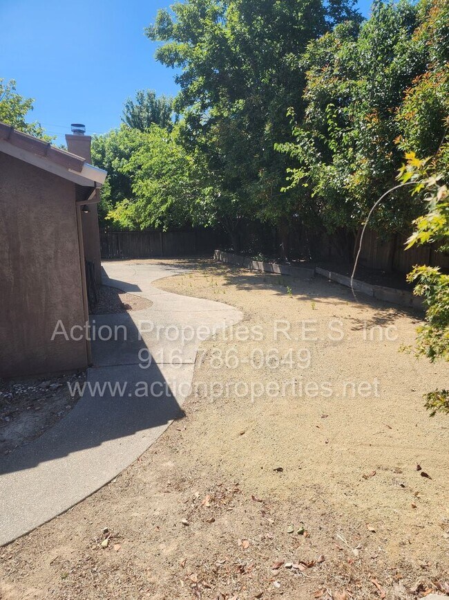Building Photo - West Roseville 3 bedroom 2 bathroom 1406 sqft Three Car Garage Walking to Wood Creek High