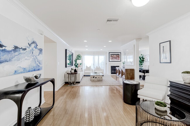 Building Photo - 123 S Clark Dr