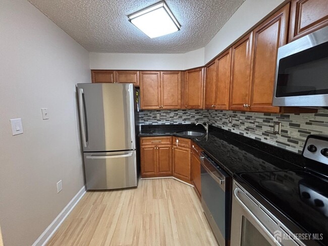 Building Photo - 215 Aspen Dr
