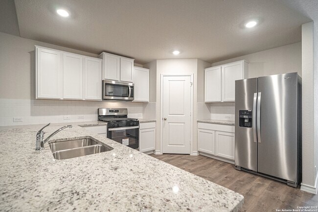 Building Photo - 909 Rolling River