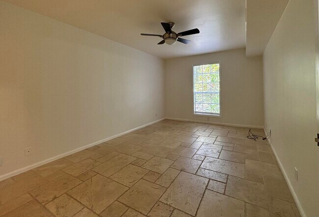 Building Photo - 5063 Heatherhill Ln