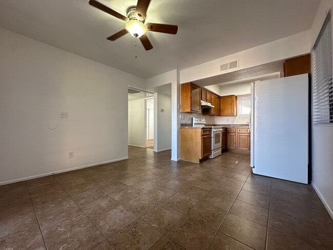 Building Photo - Lindsey and McKellips: 2bed, 1 bath unit, second floor