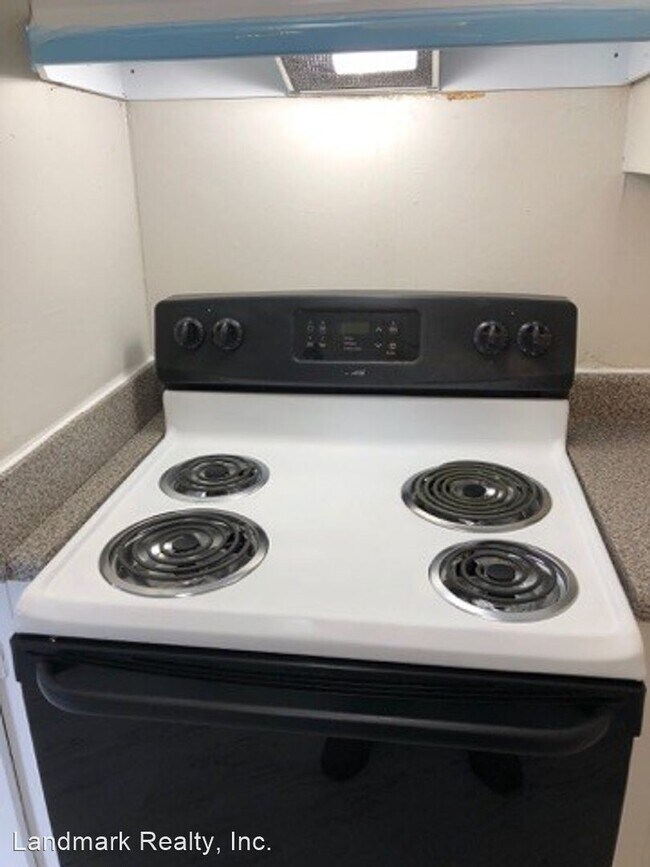 Building Photo - 9 E Deer Park Dr