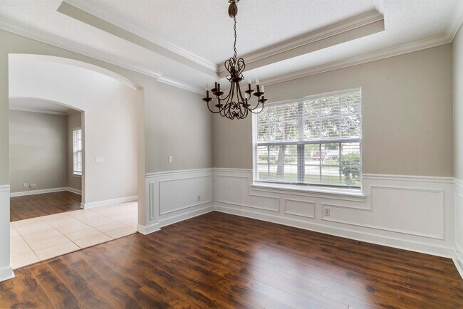 Building Photo - 206 2nd St