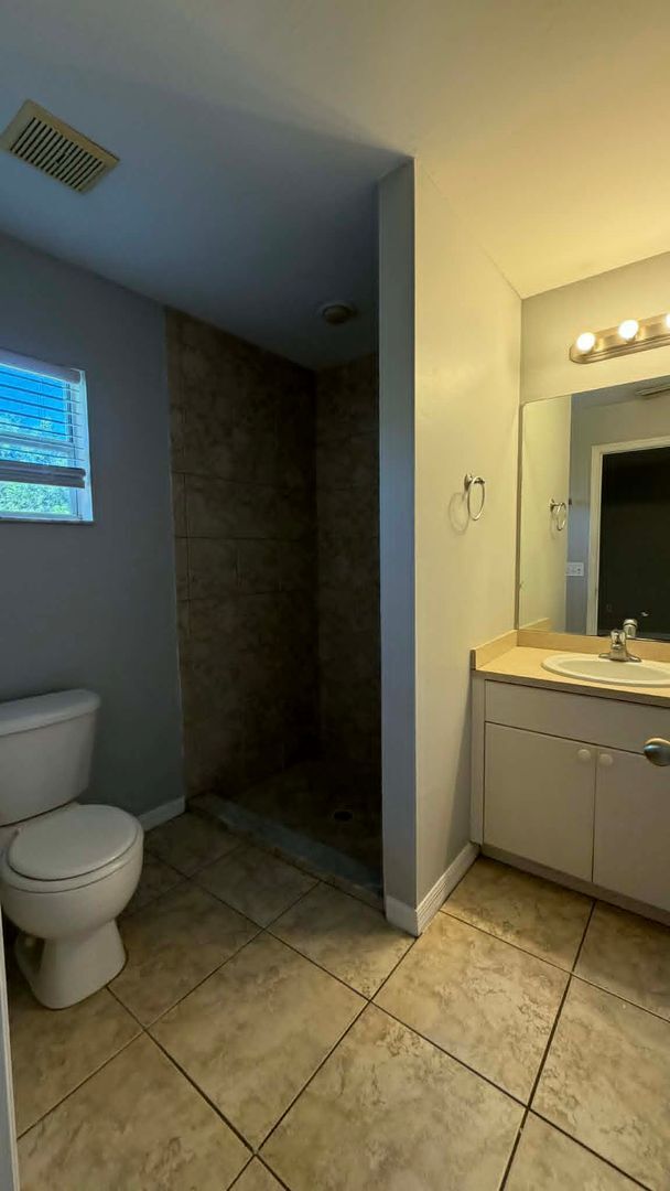 Building Photo - 2 Bedroom + Den in Lehigh Acres