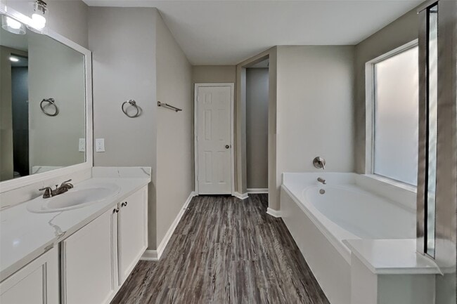 Building Photo - 2714 Woodspring Forest Dr