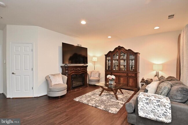 Building Photo - 8240 Gunston Commons Way