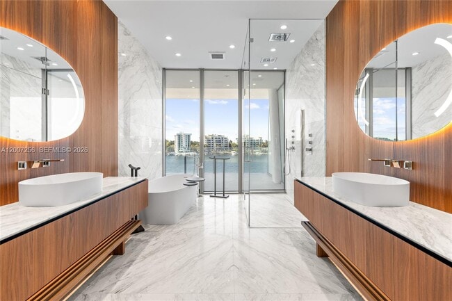 Building Photo - 5 Grove Isle Dr