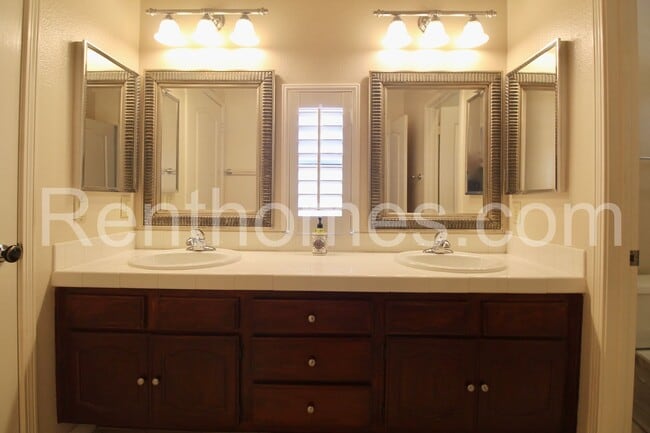 Building Photo - 11743 Windcrest Ln