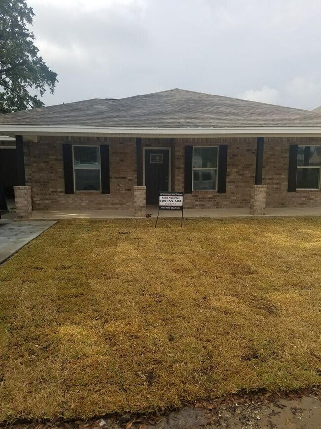Building Photo - Beautiful NISD Home