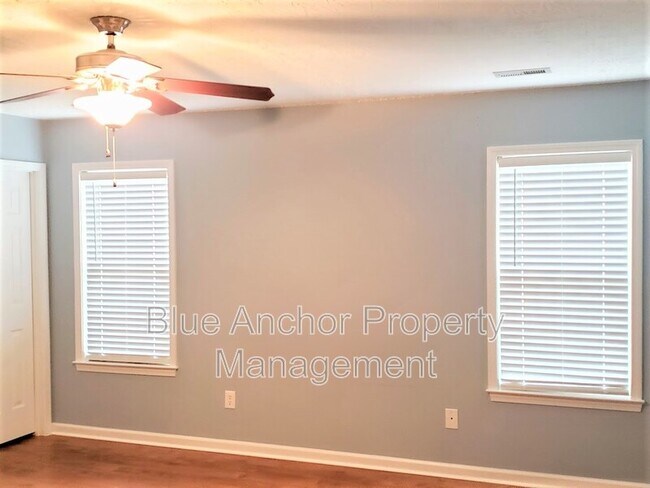 Building Photo - 324 Rose Bud Ln