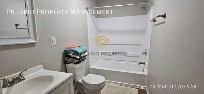 Building Photo - 933 N Dearborn St