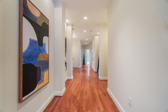 Building Photo - 1 Roebling Wy