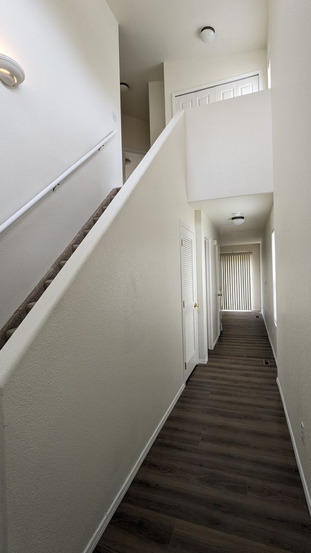 Building Photo - 3 BED/2.5 BATH TOWNHOME IN UNIVERSITY VILL...