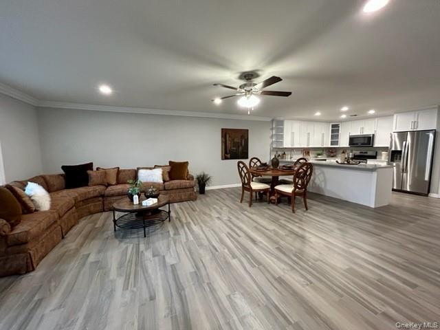 Building Photo - 98 Village Green Dr