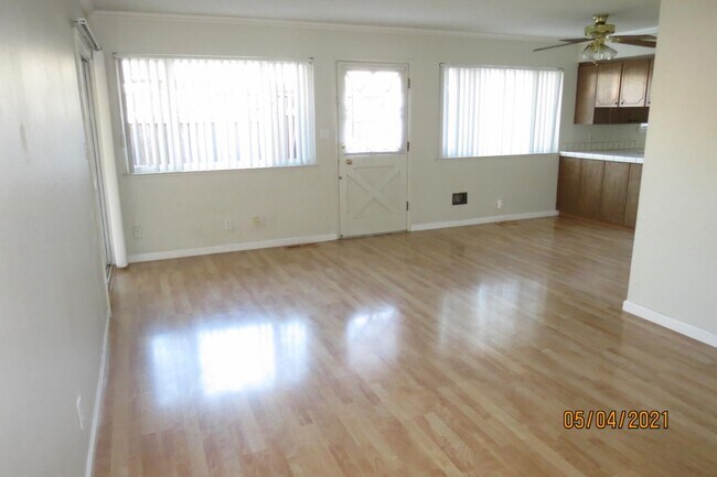 Building Photo - 2132 Town and Country Ln