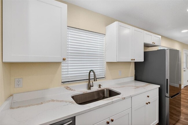 Building Photo - 3117 W La Salle St