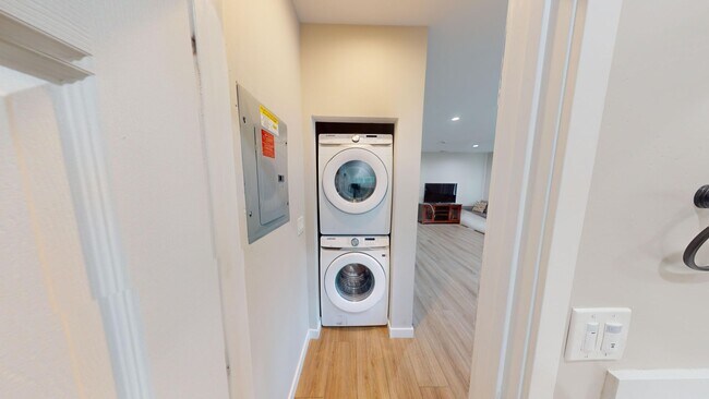 Building Photo - NEW 4BD/2BA on Montezuma!