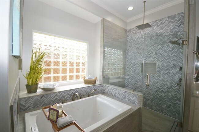 Building Photo - 7902 Silent Forest Dr