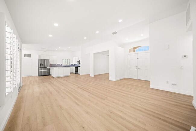 Building Photo - 37762 Drexell Dr