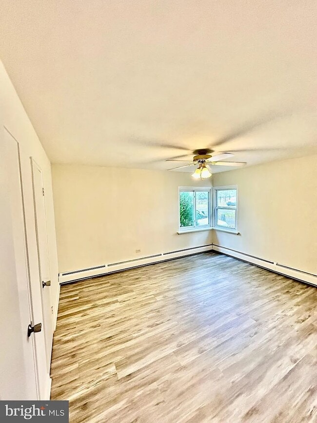 Building Photo - 602 E Maple St