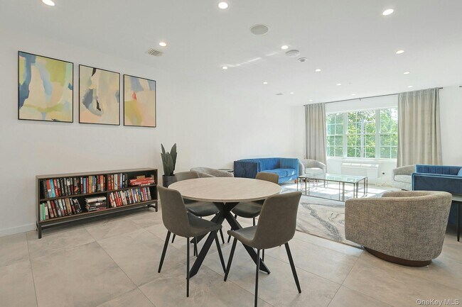 Building Photo - 962 US-9W