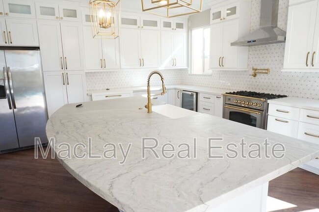 Building Photo - 15410 S 17th Ln