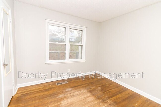 Building Photo - 4718 Hal Dr