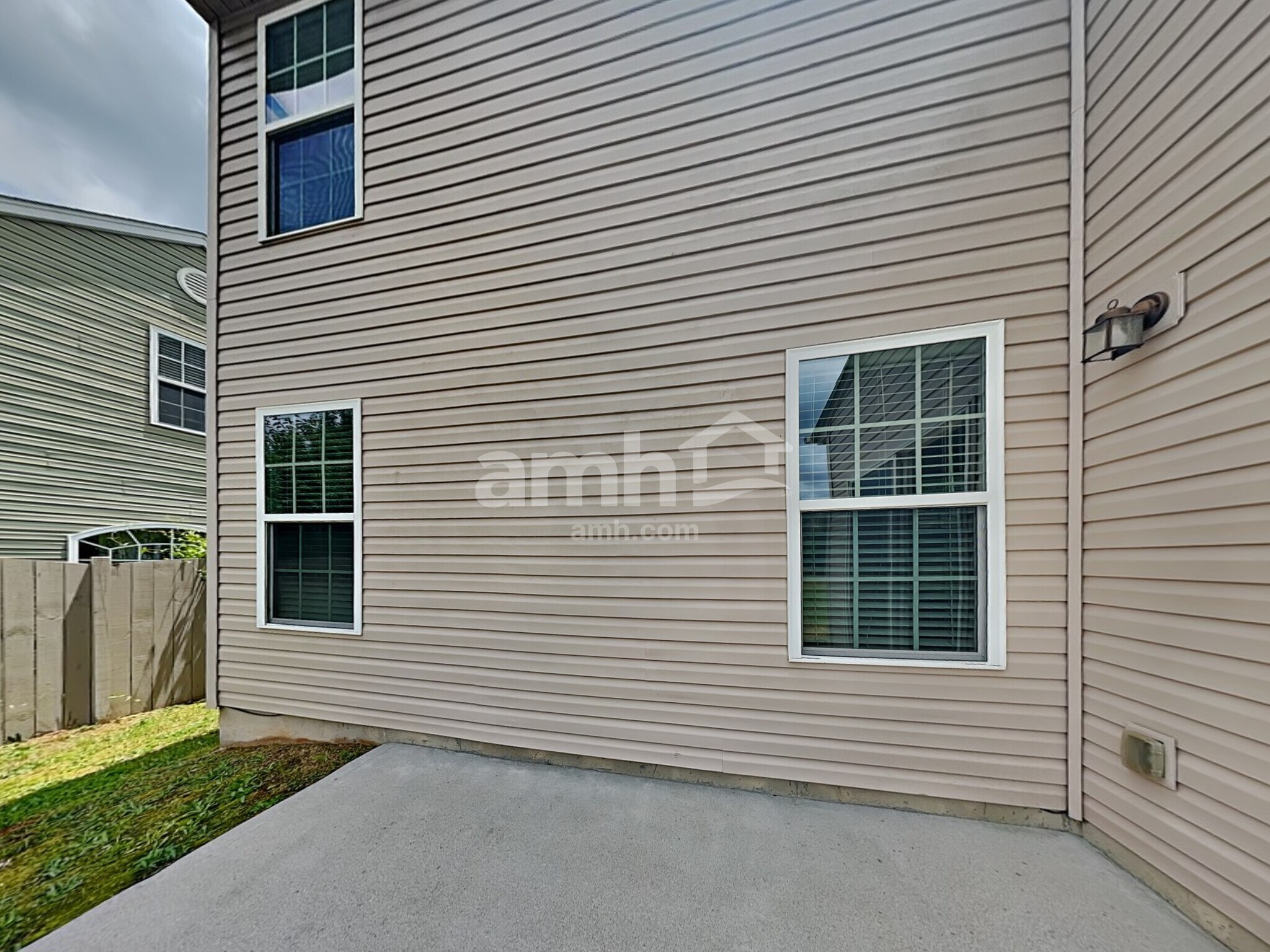 Building Photo - 10 Pfeiffer Ct