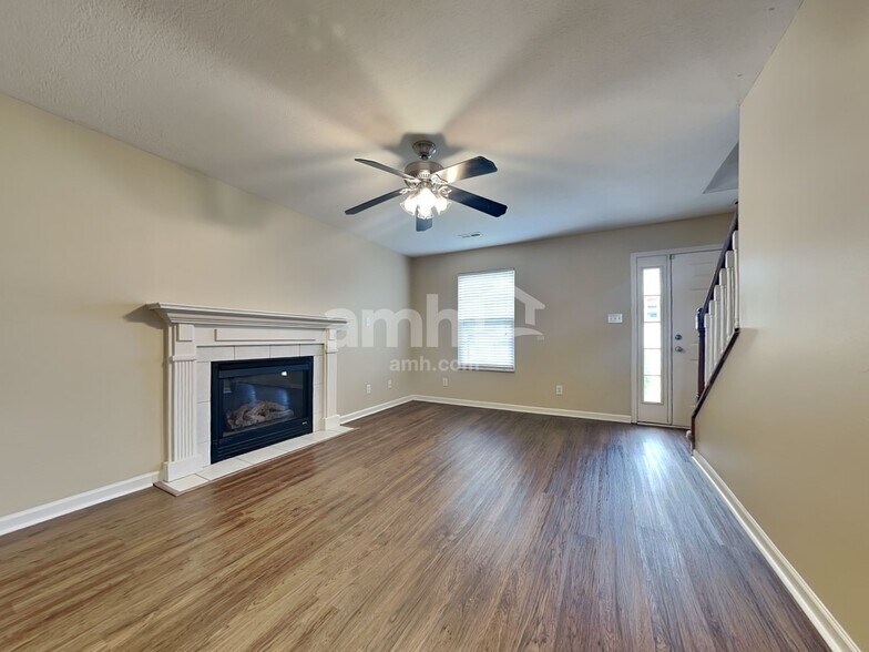 Building Photo - 4624 Aylesbury Dr