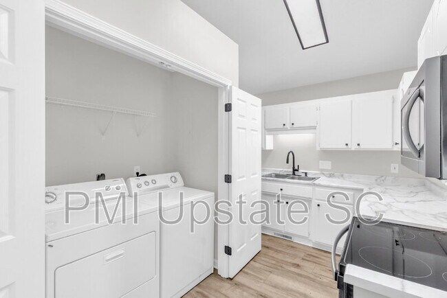 Building Photo - 244 Oak Valley Dr