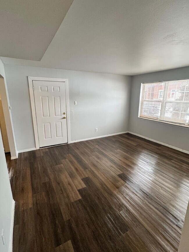 Building Photo - 2919 Chippewa St