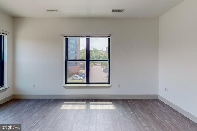 Building Photo - 303 McMechen St