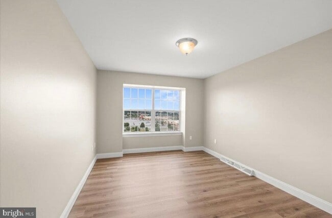 Building Photo - 777 Oak Leaf Ln