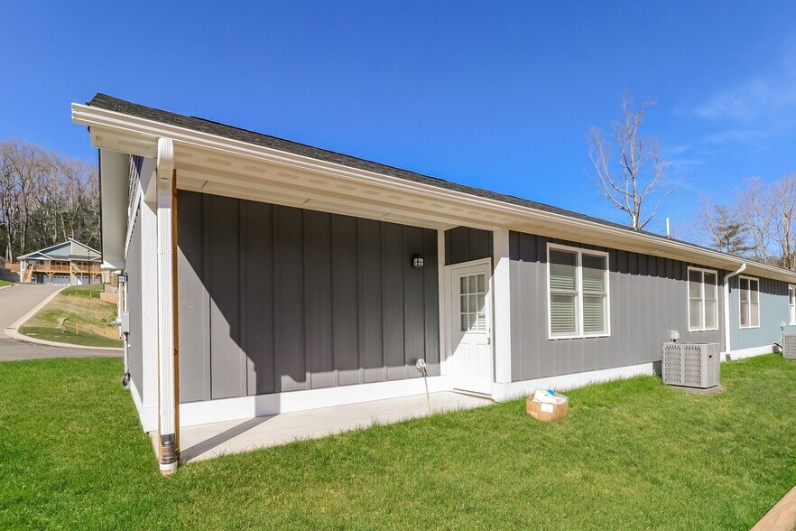 Building Photo - 216 Sycamore Cv Rd