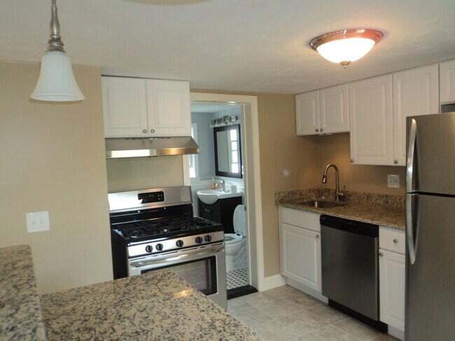 Building Photo - 25 Common St