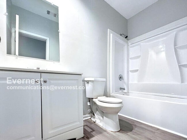 Building Photo - Spacious 3-Bedroom Home with Modern Amenities / Pet-Friendly / Available Now!