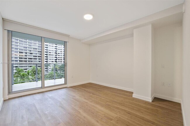 Building Photo - 1500 Bay Rd