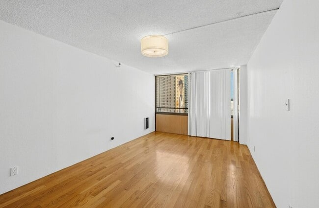 Building Photo - 2-Story 2BR Condo with Patio, In-Unit Laundry & Parking in Oakland Chinatown